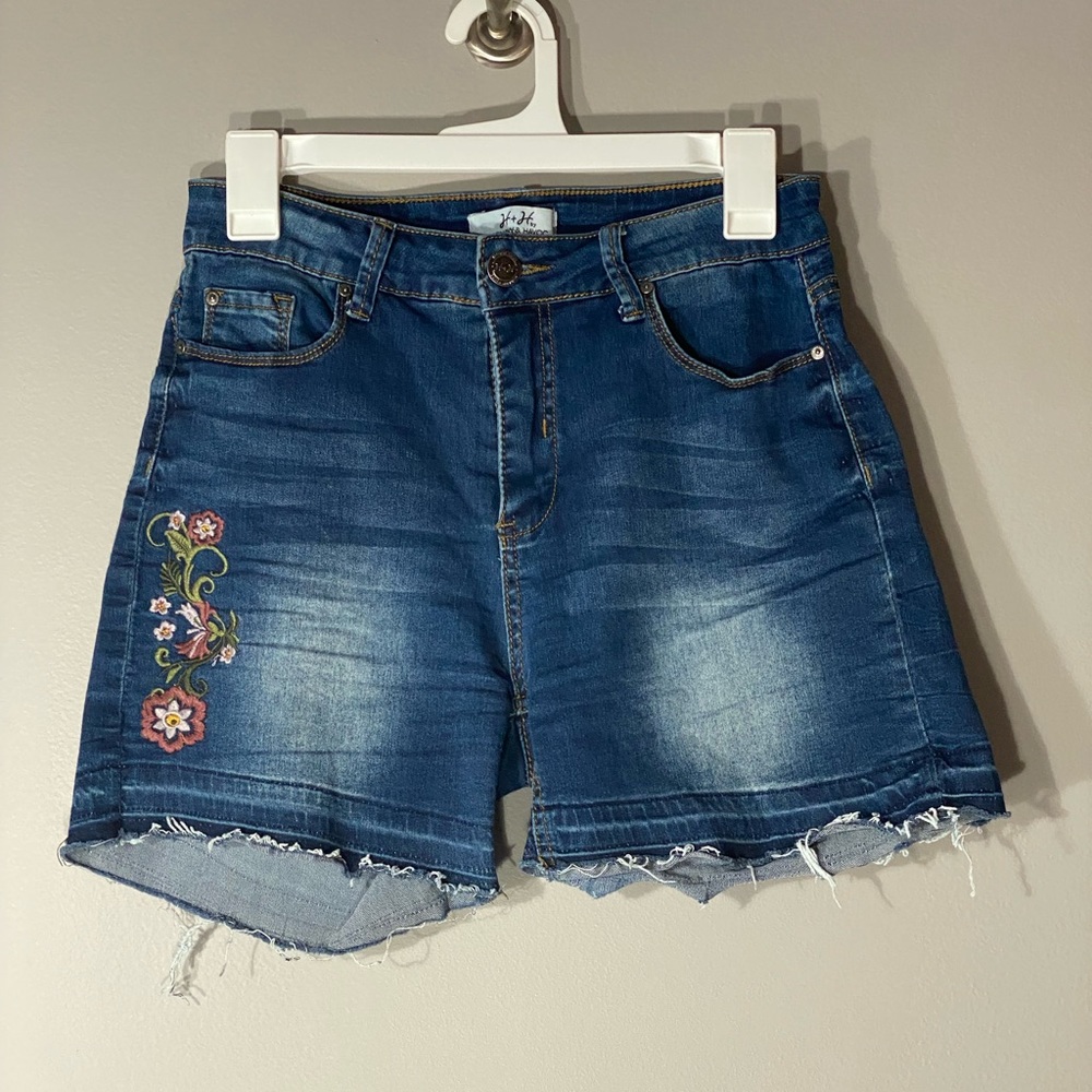 H&H Harmony and Havoc 
Denim Blue Jean Shorts 
Size 8 
Embroidery